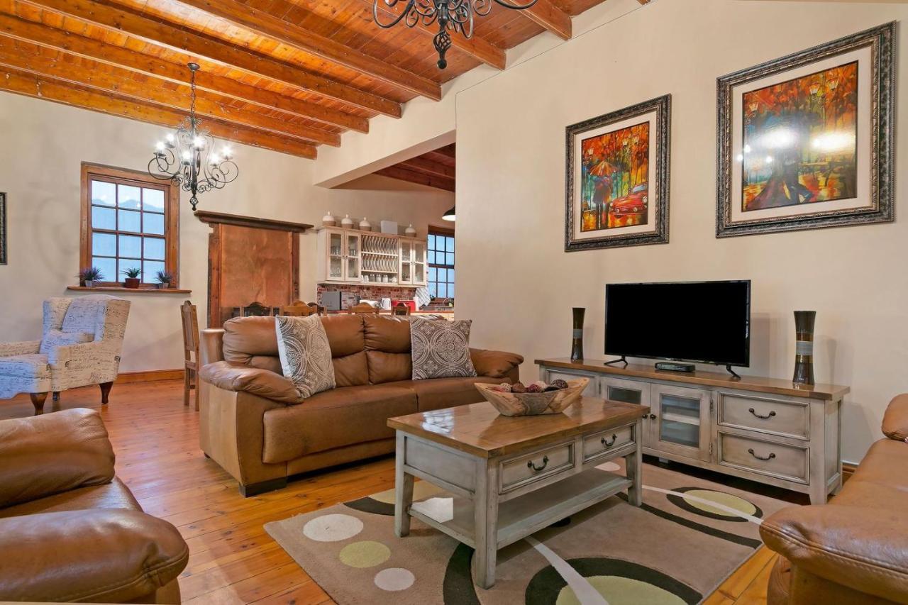 Апартаменты J'S Audacious Living Montagu Self Catering Экстерьер фото