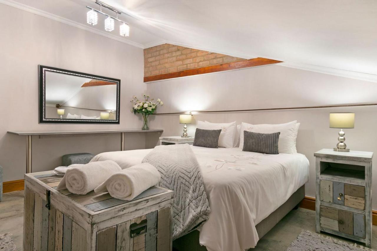 Апартаменты J'S Audacious Living Montagu Self Catering Экстерьер фото