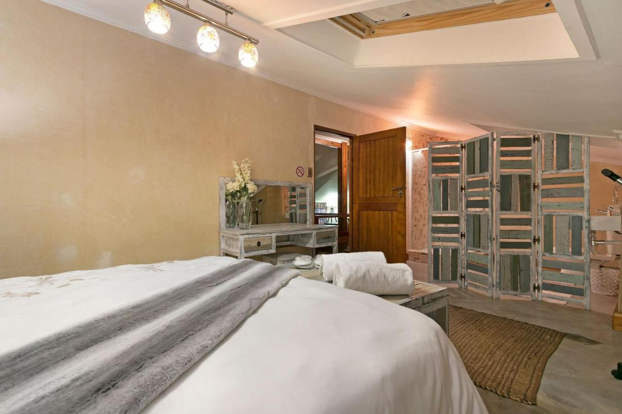 Апартаменты J'S Audacious Living Montagu Self Catering Экстерьер фото