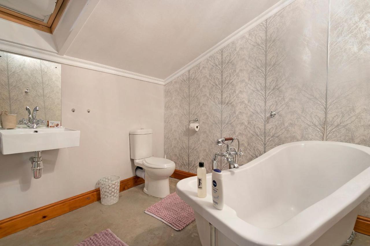 Апартаменты J'S Audacious Living Montagu Self Catering Экстерьер фото