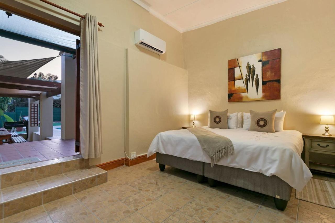 Апартаменты J'S Audacious Living Montagu Self Catering Экстерьер фото