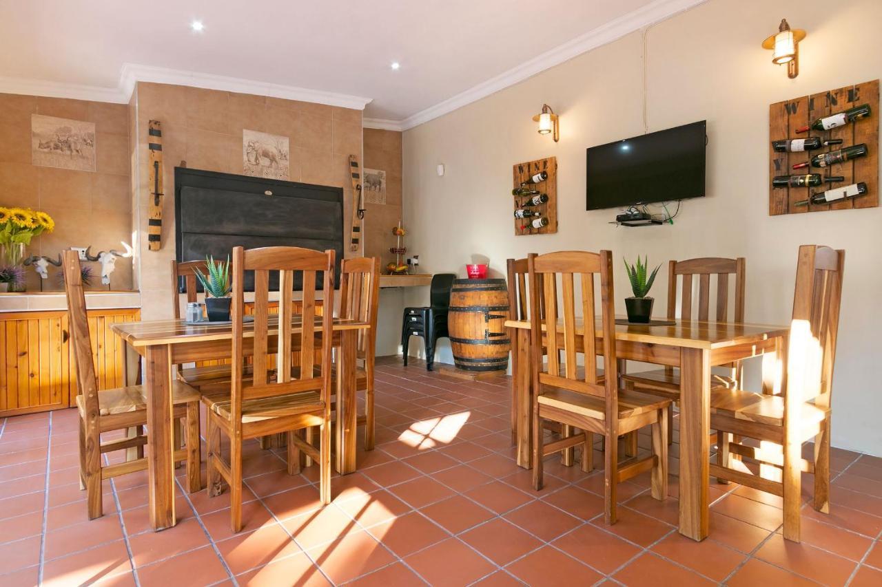 Апартаменты J'S Audacious Living Montagu Self Catering Экстерьер фото
