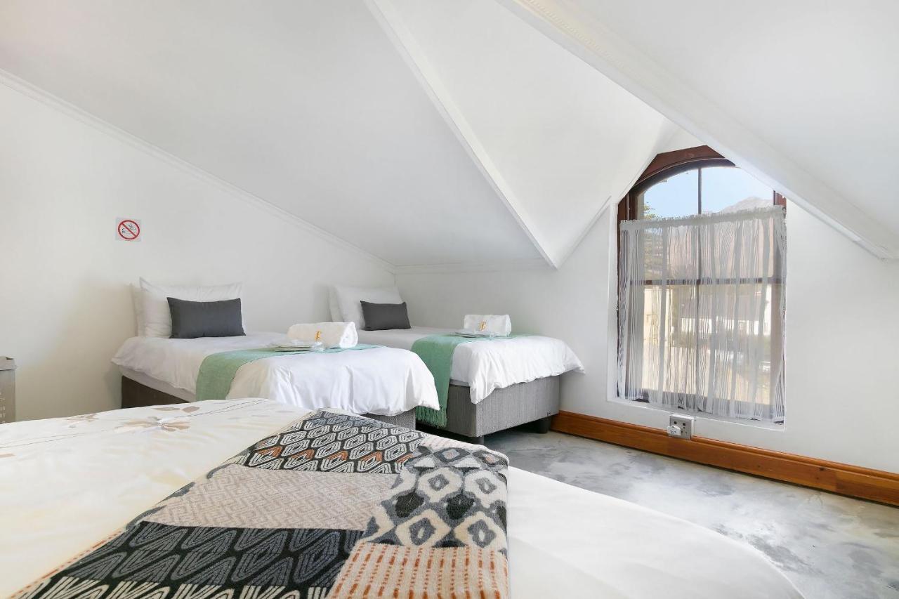Апартаменты J'S Audacious Living Montagu Self Catering Экстерьер фото